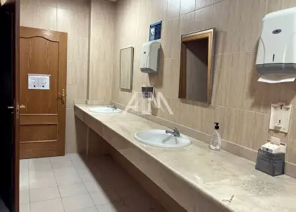 Se alquila local comercial en buen estado en Manzanares