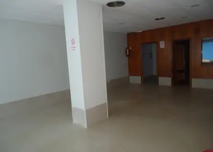 Se alquila local comercial en zona centro en Manzanares