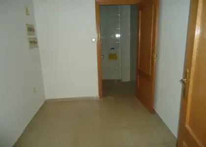 Se alquila local comercial en zona centro en Manzanares