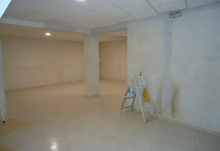 Se alquila local comercial en zona centro en Manzanares