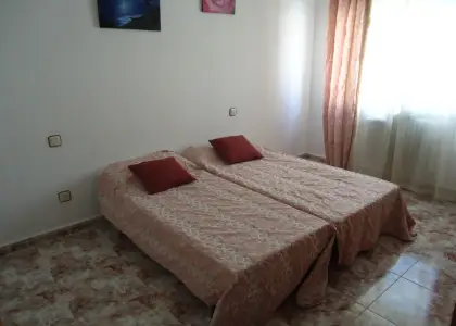 Se alquila piso completamente amueblado de tres dormitorios en zona centro. en Manzanares