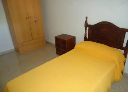 Se alquila piso de tres dormitorios en zona nuevo Manzanares en Manzanares