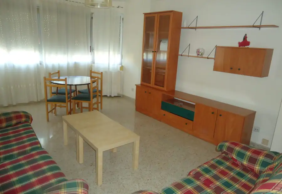 Se alquila piso de tres dormitorios en zona nuevo Manzanares en Manzanares
