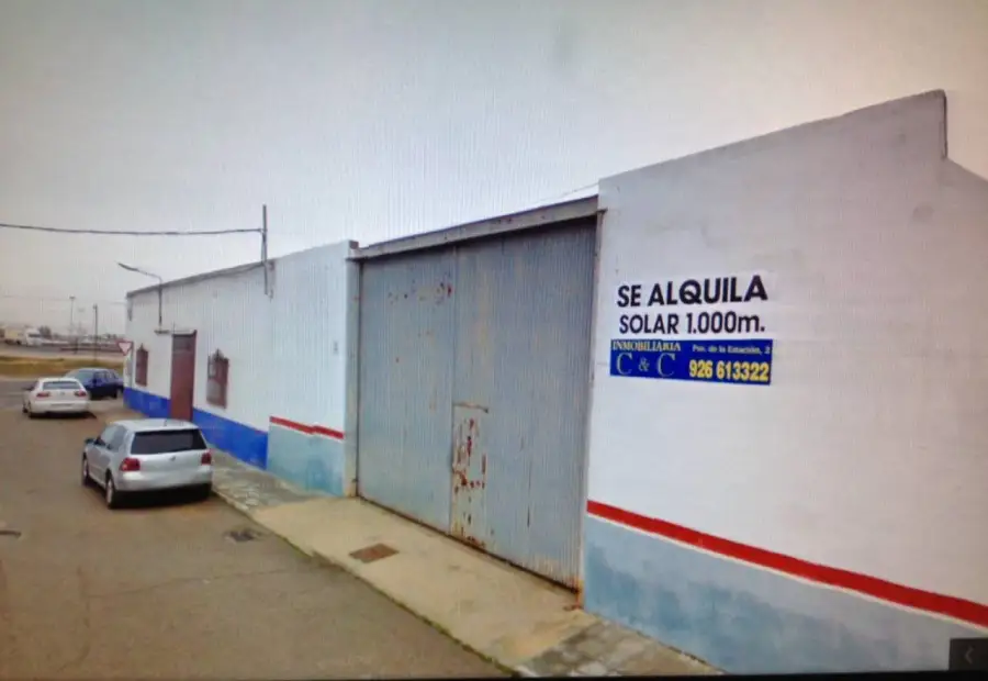 Se alquila solar totalmente vallado Divina Pastora en Manzanares