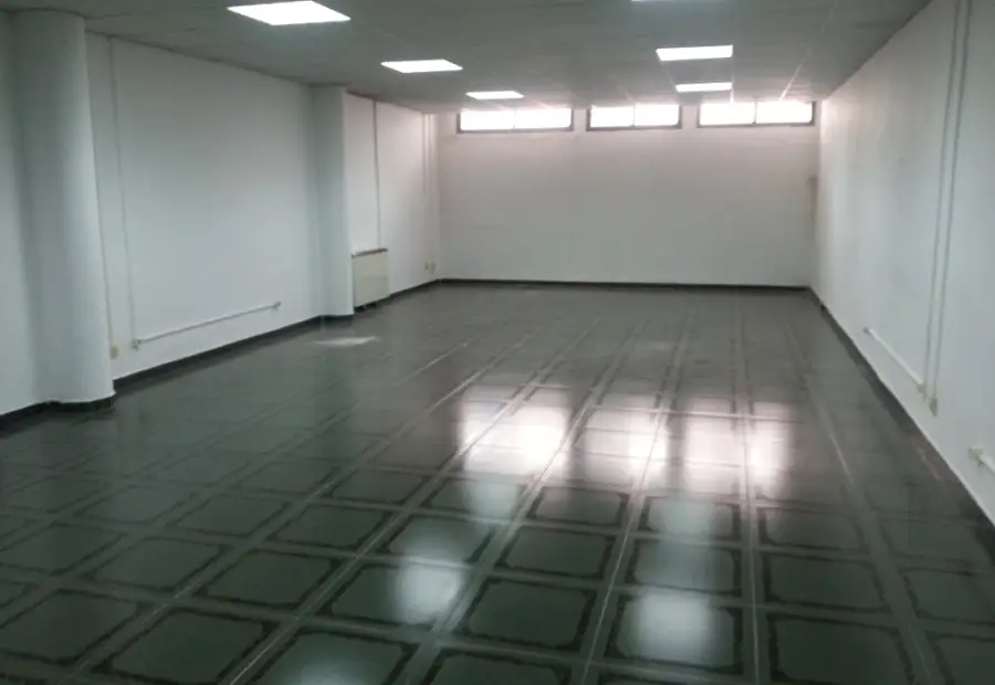 Se aquila local comercial en el centro en Manzanares