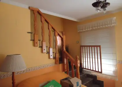 Se vende adosado de tres dormitorios completamente amueblado en buena zona en Manzanares