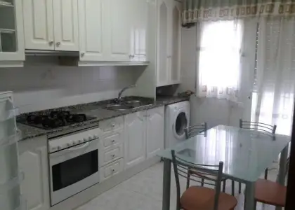 Se vende casa adosada completamente amueblada de cuatro dormitorios en zona residencial en Manzanares