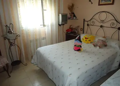 Se vende casa adosada de cuatro dormitorios en zona residencial en Manzanares