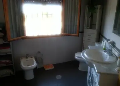 Se vende casa de cinco dormitorios en buena zona en Manzanares