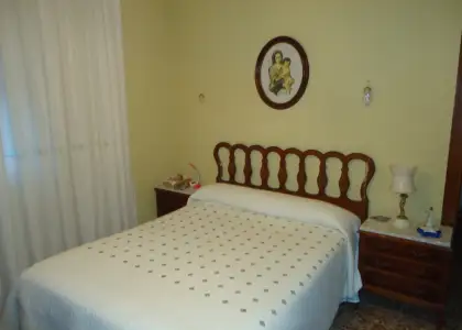 Se vende casa de cinco dormitorios en zona centro en Manzanares