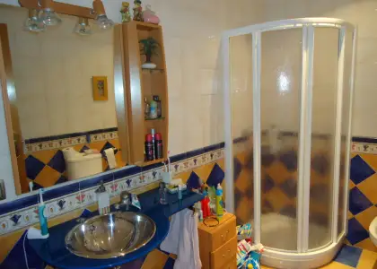 Se vende casa en zona residencial de tres dormitorios. en Manzanares