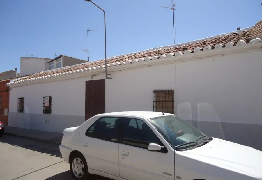 Se vende casa para derribo en Manzanares