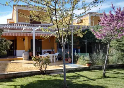 Se vende chalet pareado en zona del rio en Manzanares