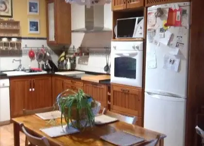 Se vende estupenda casa de cinco dormitorios en buena zona en Manzanares