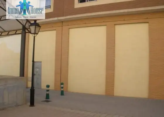 Se vende local en Albacete