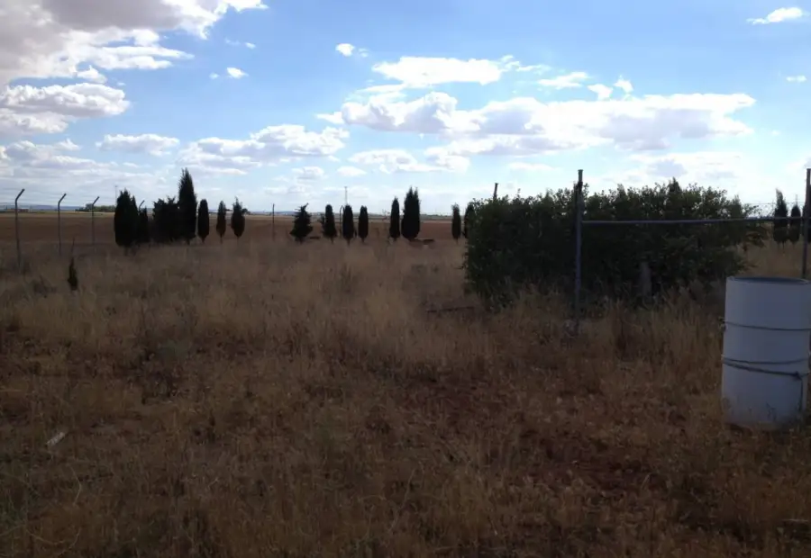 se vende parcela rustica en Manzanares