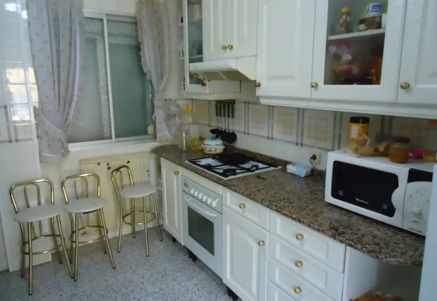 Se vende piso completamente amueblado de tres dormitorios con garaje y trastero. en Manzanares