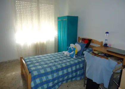 Se vende piso de cuatro dormitorios en buena zona en Manzanares