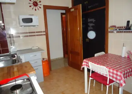 Se vende piso de cuatro dormitorios en buena zona en Manzanares