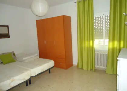 Se vende piso de tres dormitorios reformado en buena zona. en Manzanares