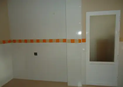 Se vende piso de tres dormitorios reformado en buena zona. en Manzanares