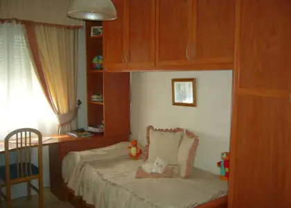 se vende piso seminuevo amueblado en Manzanares