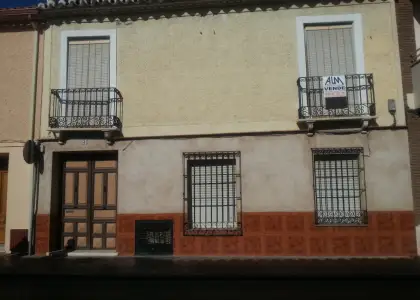 Se vende solar en zona centro en Manzanares