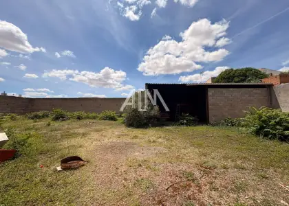 Se vende solar en zona centro en Manzanares