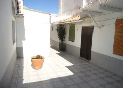 Se vende solar en zona divina pastora en Manzanares