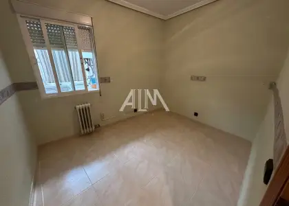Se vende solar en zona residencial en Manzanares