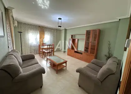 Se vende solar en zona residencial en Manzanares