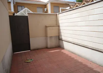 Se vende unifamiliar adosada de tres dormitorios a escasos metros del centro en Manzanares