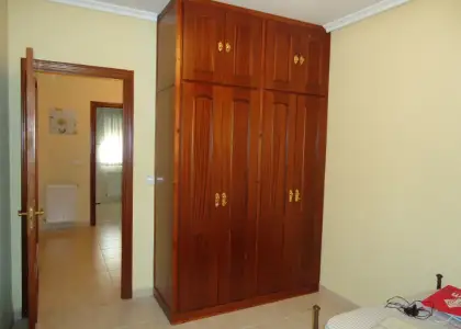 Se vende unifamiliar adosada de tres dormitorios a escasos metros del centro en Manzanares
