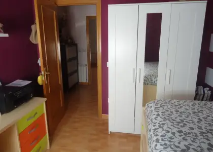 Venta de casa adosada de cuatro dormitorios en zona residencial a escasos metros del centro en Manzanares