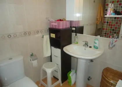 Venta de casa adosada de cuatro dormitorios en zona residencial a escasos metros del centro en Manzanares