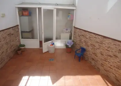 Venta de casa adosada de cuatro dormitorios en zona residencial a escasos metros del centro en Manzanares
