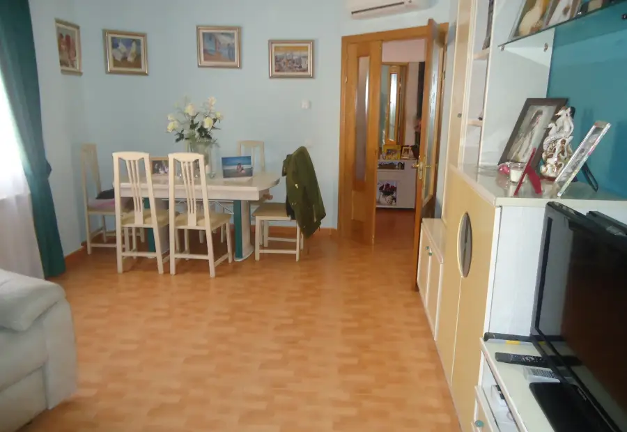 Venta de casa adosada de cuatro dormitorios en zona residencial a escasos metros del centro en Manzanares