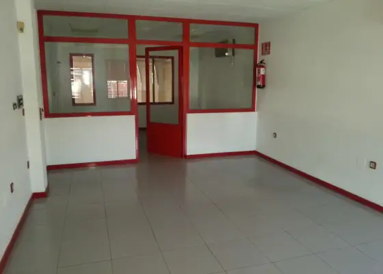 Venta de nave industrial con oficinas en Polígono de Manzanares