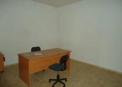Venta de nave industrial de cuatrocientos sesenta metros en Manzanares