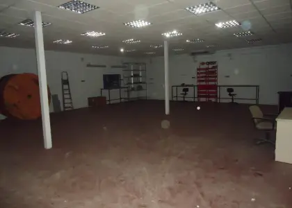 Venta de nave industrial de cuatrocientos sesenta metros en Manzanares