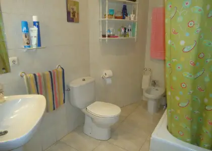 Venta de piso de cuatro dormitorios centrico, con amplio trastero y cochera cerrada. en Manzanares