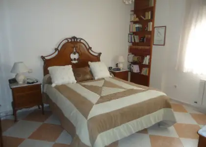 Venta de piso de cuatro dormitorios con cochera cerrada en el centro en Manzanares