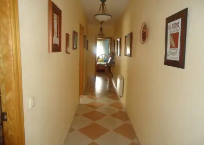 Venta de piso de cuatro dormitorios con cochera cerrada en el centro en Manzanares