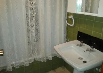 Venta de piso de cuatro dormitorios en zona hospital calefacción incluida en el precio en Manzanares