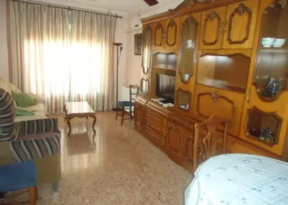 Venta de piso de cuatro dormitorios en zona residencial en Manzanares
