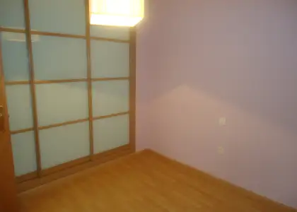 Venta de piso de dos dormitorios nuevo totalmente amueblado con garaje y trastero en Manzanares