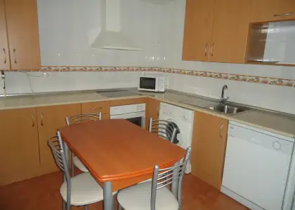 Venta de piso de dos dormitorios y cochera cerrada en el centro en Manzanares