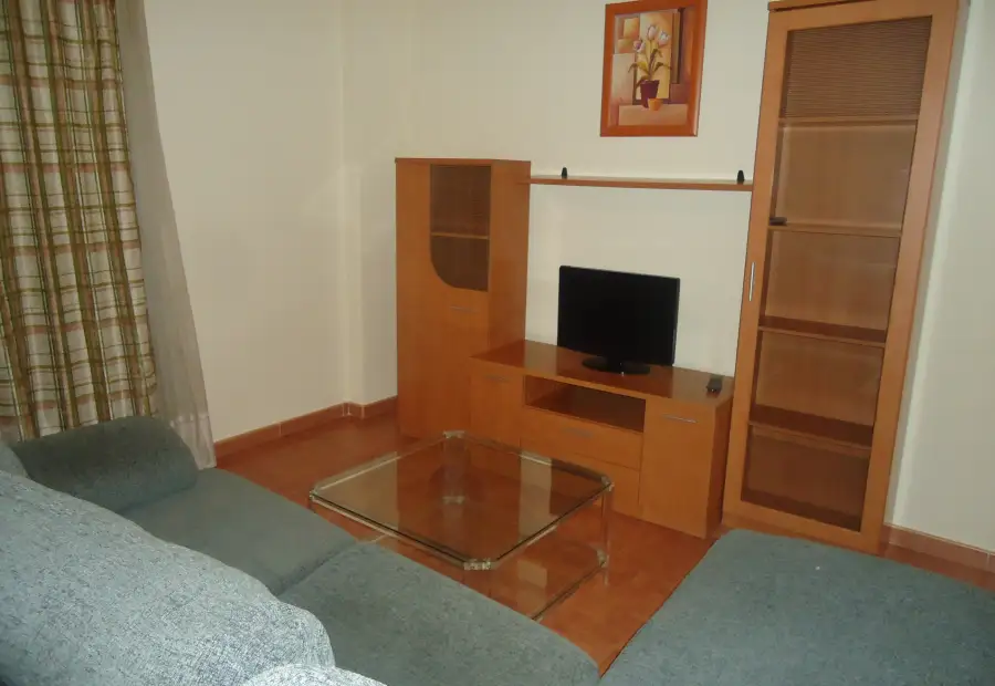 Venta de piso de dos dormitorios y cochera cerrada en el centro en Manzanares