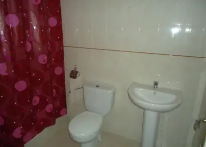 Venta de piso de tres dormitorios cercano al centro en Manzanares