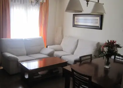 Venta de piso de tres dormitorios con dos baños en zona residencial en Manzanares
